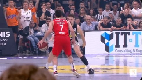 AU, KAKAV POTEZ KAMPACA: Poeni kojima je Zvezdu vratio u meč (VIDEO) AU, KAKAV POTEZ KAMPACA: Poeni kojima je Zvezdu vratio u meč (VIDEO)