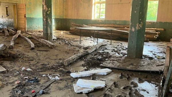 ПОМОЋ У САНИРАЊУ ШТЕТЕ: В.д. минситра просвте посетио оштећене школе у општини Рековац ПОМОЋ У САНИРАЊУ ШТЕТЕ: В.д. минситра просвте посетио оштећене школе у општини Рековац