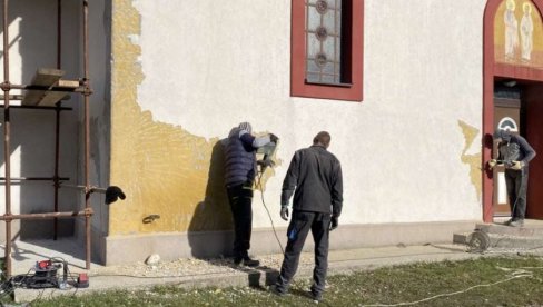 DA ZASIJA SVETINJA U GRAHOVU: Započelo još jedno uređenje Hrama Svetih Petra i Pavla, koji je uvek delio sudbinu svog naroda