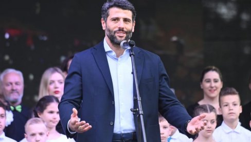 ŠAPIĆ: Neka su nam srećni Beogradski dani porodice ŠAPIĆ: Neka su nam srećni Beogradski dani porodice