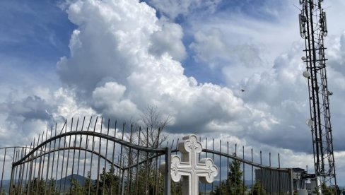 УЗНЕМИРЕНИ ГРАЂАНИ ЖАБЉАКА: Отимају земљу да би поставили репетитор (ФОТО) УЗНЕМИРЕНИ ГРАЂАНИ ЖАБЉАКА: Отимају земљу да би поставили репетитор (ФОТО)