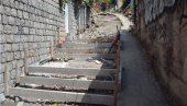 ОПАСНО СТЕПЕНИШТЕ У ЦЕНТРУ ХЕРЦЕГ НОВОГ: Реконструкција касни, грађани негодују (ФОТО) ОПАСНО СТЕПЕНИШТЕ У ЦЕНТРУ ХЕРЦЕГ НОВОГ: Реконструкција касни, грађани негодују (ФОТО)