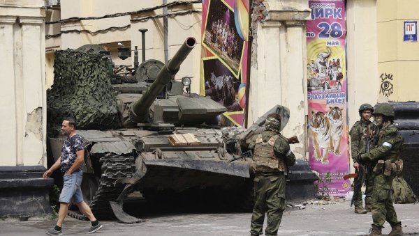 ШТА СЕ ДЕШАВА У РУСИЈИ ДАН НАКОН ПОБУНЕ ВАГНЕРА? Грађани Москве упозорени од стране власти ШТА СЕ ДЕШАВА У РУСИЈИ ДАН НАКОН ПОБУНЕ ВАГНЕРА? Грађани Москве упозорени од стране власти