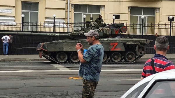 ДЕЦО, ВАГНЕРОВЦИ... Фудбалски клуб Ростов јавно моли паравојну формацију која је ставила под контролу тај руски град ДЕЦО, ВАГНЕРОВЦИ... Фудбалски клуб Ростов јавно моли паравојну формацију која је ставила под контролу тај руски град
