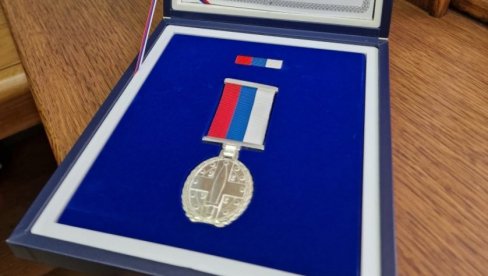 MINISTARSTVO POZIVA BORCE DEVEDESTIH DA REGULIŠU STATUS: Prve Boračke spomenice posle osam decenija biće dodeljene uoči Vidovdana MINISTARSTVO POZIVA BORCE DEVEDESTIH DA REGULIŠU STATUS: Prve Boračke spomenice posle osam decenija biće dodeljene uoči Vidovdana