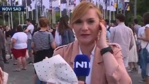 ЖУРКА НА ПРОТЕСТУ У НОВОМ САДУ: Скуп нема везе са убијеном децом (ВИДЕО) ЖУРКА НА ПРОТЕСТУ У НОВОМ САДУ: Скуп нема везе са убијеном децом (ВИДЕО)