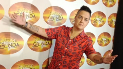 MARIJU ŠERIFOVIĆ PRIVUKAO MOMAK IZ PUBLIKE: Sa bine primetila dečka, a onda mu se javno obratila - Da li imaš devojku? (VIDEO) MARIJU ŠERIFOVIĆ PRIVUKAO MOMAK IZ PUBLIKE: Sa bine primetila dečka, a onda mu se javno obratila - Da li imaš devojku? (VIDEO)