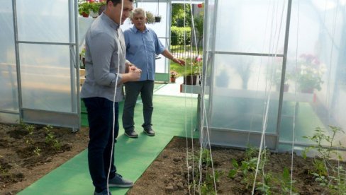 У ЦВЕЋАРАМА И ЦВЕЋЕ СУНЦА Пластеник за Дневни боравак за децу, младе и одрасле у Сремској Митровици