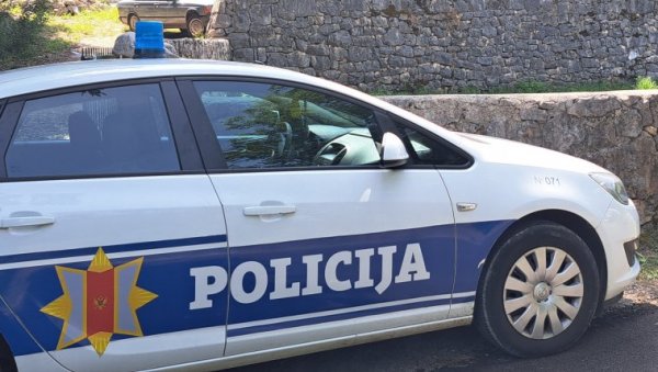 ЧАК 60 УЧЕНИКА ХТЕЛО ДА СЕ БИЈЕ: Хаос у Никшићу, полиција реаговала у последњем моменту ЧАК 60 УЧЕНИКА ХТЕЛО ДА СЕ БИЈЕ: Хаос у Никшићу, полиција реаговала у последњем моменту