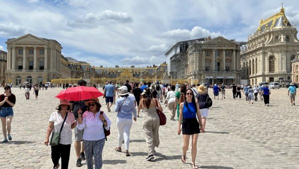 ДРЖАВНИ САВЕТ ФРАНЦУСКЕ ПОДРЖАО ЗАБРАНУ НОШЕЊА АБАЈА У ШКОЛАМА: Одбачен апел Удружења за заштиту права муслимана ДРЖАВНИ САВЕТ ФРАНЦУСКЕ ПОДРЖАО ЗАБРАНУ НОШЕЊА АБАЈА У ШКОЛАМА: Одбачен апел Удружења за заштиту права муслимана