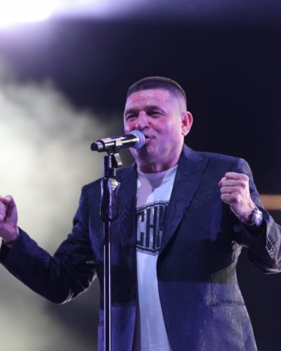 БАЈА МАЛИ КНИНЏА ПРЕКИНУО СВИРКУ: Драгиша се попео на бину и видно узбуђен се обратио присутнима (ВИДЕО)