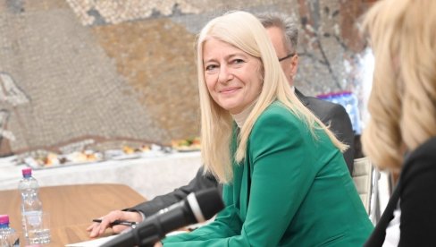 ТРАГАЈУ ЗА НОВИМ ТЕХНОЛОГИЈАМА:Министарка Јелена Беговић посетила Институт за низијско шумарство и животну средину у Новом Сад