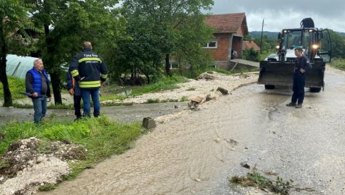 IZA BUJICA OSTALA PUSTOŠ: Velika šteta u borskim selima, komisija na terenu svakodnevno IZA BUJICA OSTALA PUSTOŠ: Velika šteta u borskim selima, komisija na terenu svakodnevno