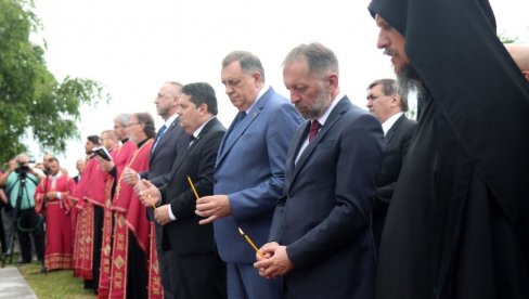 KORIDOR KA SRBIJI SRCEM JE PROBIJEN: Obeležena 31. godišnjica akcije Vojske Republike Srpske KORIDOR KA SRBIJI SRCEM JE PROBIJEN: Obeležena 31. godišnjica akcije Vojske Republike Srpske
