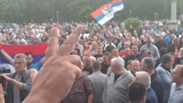 УСВОЈИЛИ ВИДОВДАНСКУ ДЕКЛАРАЦИЈУ: Српски национални савет и Веће народних скупштина Црне Горе траже поништење признања тзв. Косова УСВОЈИЛИ ВИДОВДАНСКУ ДЕКЛАРАЦИЈУ: Српски национални савет и Веће народних скупштина Црне Горе траже поништење признања тзв. Косова