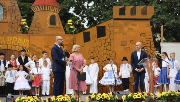 „ЗЛАТНА БРАНА“ ТРАЈЕ ТРИ ДАНА: У Кисачу надомак Новог Сада почео 29. дечји фестивал „ЗЛАТНА БРАНА“ ТРАЈЕ ТРИ ДАНА: У Кисачу надомак Новог Сада почео 29. дечји фестивал