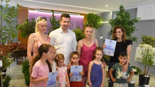 ОВО СУ НАЈЛЕПШЕ ЦВЕТНЕ АЛЕЈЕ ЗЕМУНА У галерији Општине додељене награде победницима ОВО СУ НАЈЛЕПШЕ ЦВЕТНЕ АЛЕЈЕ ЗЕМУНА У галерији Општине додељене награде победницима