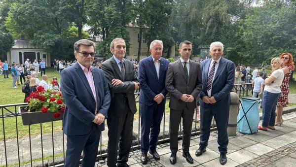 У ДИЈАСПОРИ 7.700 ЂАКА: На Видовданској академији у Минхену и в. д. министра просвете У ДИЈАСПОРИ 7.700 ЂАКА: На Видовданској академији у Минхену и в. д. министра просвете