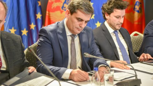 BOŠNJACI BI CELU VLADU U CG: Veliki i nerealni apetiti pojedinih stranka o učešću u novoj izvršnoj vlasti BOŠNJACI BI CELU VLADU U CG: Veliki i nerealni apetiti pojedinih stranka o učešću u novoj izvršnoj vlasti