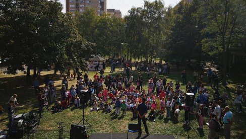 JAVNI PROSTOR UMETNIČKA SCENA: Festival „Dobro došli na Naselje“ 1. i 2. jula u Novom Sadu JAVNI PROSTOR UMETNIČKA SCENA: Festival „Dobro došli na Naselje“ 1. i 2. jula u Novom Sadu