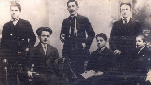 PRINCIP ŽELEO DA GA PAMTE SA KNJIGOM U RUCI: Malo poznati dokumenti o Sarajevskom atentatu PRINCIP ŽELEO DA GA PAMTE SA KNJIGOM U RUCI: Malo poznati dokumenti o Sarajevskom atentatu