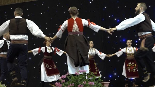 ЧУВАРИ ТРАДИЦИЈЕ: У Бајмоку одржана најстарија смотра фолклора на Балкану ЧУВАРИ ТРАДИЦИЈЕ: У Бајмоку одржана најстарија смотра фолклора на Балкану