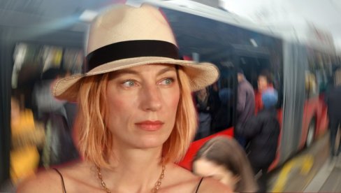 ТРАУМА ЗА ЧИТАВ ЖИВОТ: Ана Станић се онесвестила у превозу, није пала - јер је бус био пун! Од тада иде само колима