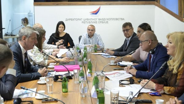 ХИТНЕ МЕРЕ ЗБОГ СИТУАЦИЈЕ НА АЕРОДРОМУ: Посао за још 50 људи и плата са бонусима може да буде и до 1.000 евра ХИТНЕ МЕРЕ ЗБОГ СИТУАЦИЈЕ НА АЕРОДРОМУ: Посао за још 50 људи и плата са бонусима може да буде и до 1.000 евра