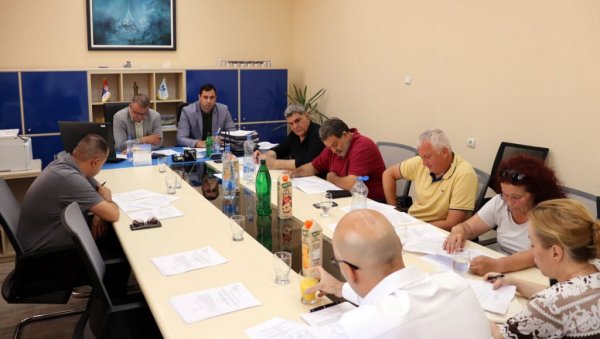 ОДЛУКА ВЕЋА У КЛАДОВУ: Новчане награде за ученике генерације, вуковце и најуспешније ђаке ОДЛУКА ВЕЋА У КЛАДОВУ: Новчане награде за ученике генерације, вуковце и најуспешније ђаке