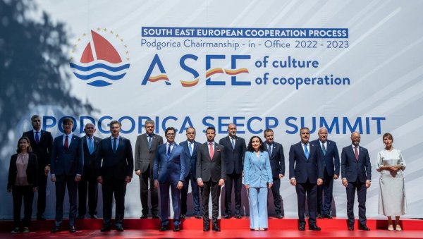 НАТО КОРАК КА ПРИСТУПАЊУ ЕУ Самит процеса сарадње у југоисточној Европи НАТО КОРАК КА ПРИСТУПАЊУ ЕУ Самит процеса сарадње у југоисточној Европи
