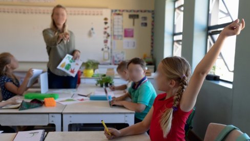 OD 24 GODINE STAŽA, 20 NIJE BILA NA POSLU: Šokantan slučaj profesorke iz Italije, jedva joj dali otkaz