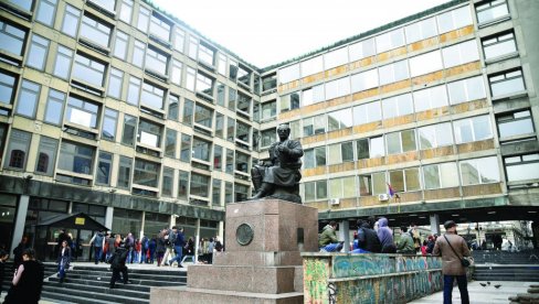 ПУКЛА ЉУБАВ БЛОКАДЕРА ФОТЕЉАША И ПРОФЕСОРА: Сада ни Телетабиси неће да учествују на блокадерској листи
