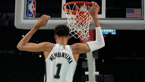AMERIKA BRUJI: Ciglana prvog pika NBA drafta na debitantskom meču u Letnjoj ligi (VIDEO) AMERIKA BRUJI: Ciglana prvog pika NBA drafta na debitantskom meču u Letnjoj ligi (VIDEO)