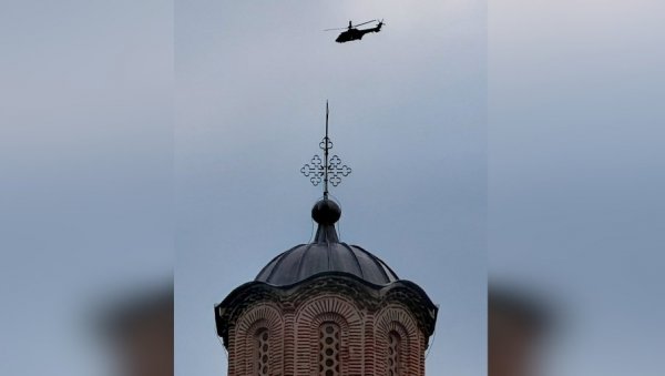 ЗА ВРЕМЕ БЕСЕДЕ ПАТРИЈАРХА: Хеликоптер КФОР-а надлеће Грачаницу (ВИДЕО)