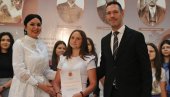 PODSTREK I PODRŠKA: Uručene Vidovdanske nagrade najboljim kraljevačkim đacima PODSTREK I PODRŠKA: Uručene Vidovdanske nagrade najboljim kraljevačkim đacima