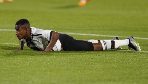 ŠAMPIONU SE KLIMA TRON: Mladi panceri pred eliminacijom sa Evra ŠAMPIONU SE KLIMA TRON: Mladi panceri pred eliminacijom sa Evra