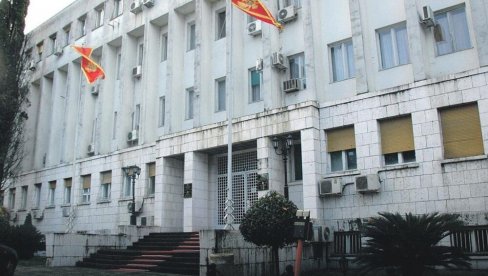 DIPLOMATE MERI PREDSEDNIK: Ukinuta obaveza da prvi Crnogorac postavlja ambasadore koje odredi Vlada DIPLOMATE MERI PREDSEDNIK: Ukinuta obaveza da prvi Crnogorac postavlja ambasadore koje odredi Vlada