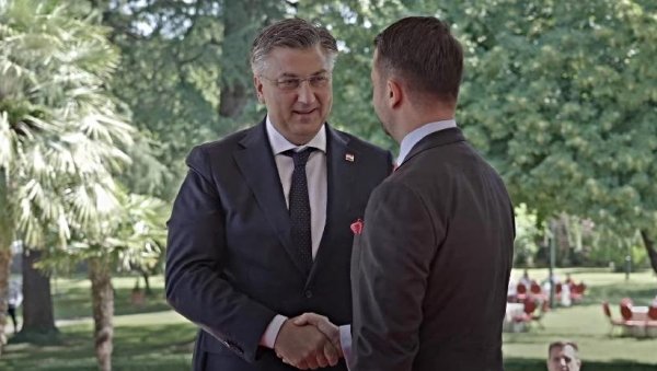 ХРВАТСКА ПРИТИСКА, ДОК О ЛОРИ ЋУТИ: Званични Загреб очекује од Црне Горе да се процесуирају ратни злочини над Хрватима ХРВАТСКА ПРИТИСКА, ДОК О ЛОРИ ЋУТИ: Званични Загреб очекује од Црне Горе да се процесуирају ратни злочини над Хрватима