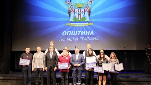 NAGRADE ZA ISKORAK: Gradska opština Lazarevac obeležila Dan opštine - Vidovdan NAGRADE ZA ISKORAK: Gradska opština Lazarevac obeležila Dan opštine - Vidovdan