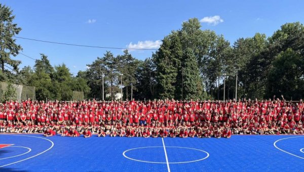 ОДБОЈКАШКО ЛЕТОВАЊЕ: У Пољопривредно-ветеринарској школи у Свијалнцу бораве – мали Београђани (ФОТО) ОДБОЈКАШКО ЛЕТОВАЊЕ: У Пољопривредно-ветеринарској школи у Свијалнцу бораве – мали Београђани (ФОТО)