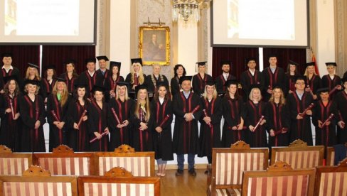 DIPLOME ZA 42 DOKTORA NAUKA SA MEDICINE: Svečanost u Rektoratu Univerziteta u Beogradu DIPLOME ZA 42 DOKTORA NAUKA SA MEDICINE: Svečanost u Rektoratu Univerziteta u Beogradu