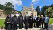 OVDE RAZUMEMO ODAKLE DOLAZIMO I ŠTA NAM JE CILJ POSTOJANJA: Patrijarh Porfirije stigao u manastir Visoke Dečane (FOTO)