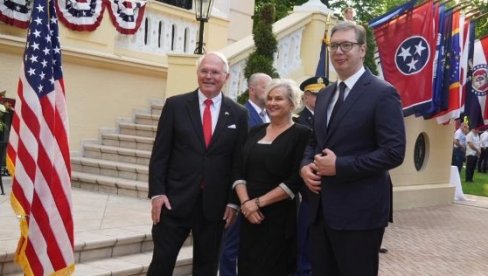 SRBIMA NA KOSOVU I METOHIJI USKRAĆENA NEOTUĐIVA PRAVA: Vučić na prijemu u ambasadi tražio da se SAD založe za dostojan život naših ljudi SRBIMA NA KOSOVU I METOHIJI USKRAĆENA NEOTUĐIVA PRAVA: Vučić na prijemu u ambasadi tražio da se SAD založe za dostojan život naših ljudi
