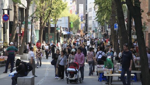 STARIJI SE RADUJU, KLINCI SU LJUTI: U ovoj zemlji svi su postali godinu dana mlađi - evo šta je u pitanju STARIJI SE RADUJU, KLINCI SU LJUTI: U ovoj zemlji svi su postali godinu dana mlađi - evo šta je u pitanju