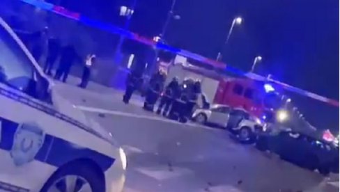 DELOVI SMRSKANIH AUTOMOBILA RASUTI PO PUTU: Snimak sa mesta teške nesreće u Kruševcu (VIDEO) DELOVI SMRSKANIH AUTOMOBILA RASUTI PO PUTU: Snimak sa mesta teške nesreće u Kruševcu (VIDEO)