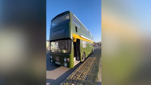 SVE JE POČELO KAO ŠALA: Nesvakidašnja priča o porodici koja živi u dvospratnom autobusu (VIDEO)