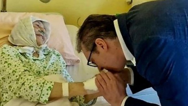 СРБИЈА ЋЕ УЧИНИТИ СВЕ ЗА НАШ НАРОД НА КОСОВУ И МЕТОХИЈИ: Председник обишао игуманију Пећке патријаршије мати Харитину (ФОТО) СРБИЈА ЋЕ УЧИНИТИ СВЕ ЗА НАШ НАРОД НА КОСОВУ И МЕТОХИЈИ: Председник обишао игуманију Пећке патријаршије мати Харитину (ФОТО)