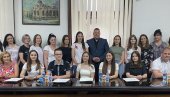 СТИПЕНДИЈЕ МОТИВ ЗА ПОВРАТАК: Општина Пландиште помаже најбоље студенте и средњошколце СТИПЕНДИЈЕ МОТИВ ЗА ПОВРАТАК: Општина Пландиште помаже најбоље студенте и средњошколце