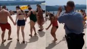 TURISTI NA PLAŽI U NEUMU ZAIGRALI KOLO: Zabavu prekinuo policajac (VIDEO) TURISTI NA PLAŽI U NEUMU ZAIGRALI KOLO: Zabavu prekinuo policajac (VIDEO)