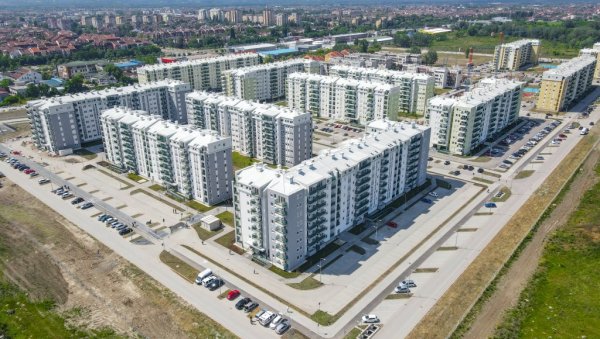 НИЧЕ ШКОЛА ЗА 700 ЂАКА: У Новом Саду после деценије и по градиће се нови школски објекти НИЧЕ ШКОЛА ЗА 700 ЂАКА: У Новом Саду после деценије и по градиће се нови школски објекти